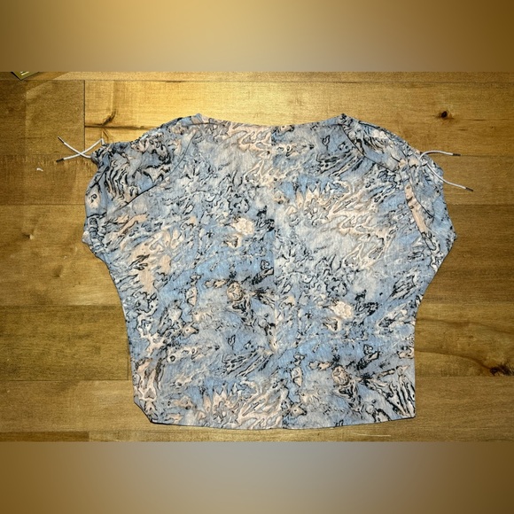 Juicy Couture #73227 Women’s Open Shoulder Slit Blouse Size Medium - Picture 2 of 4